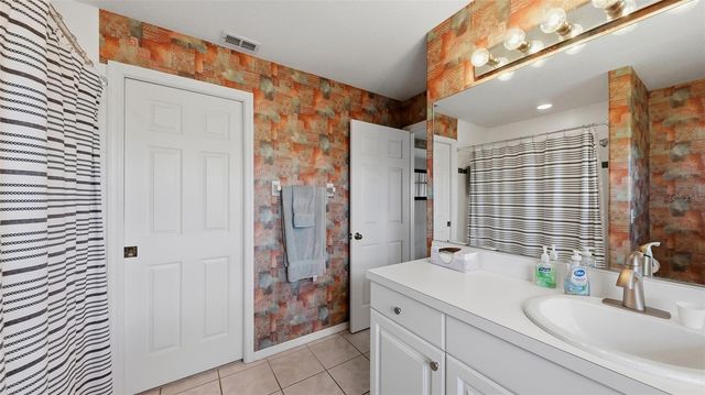 8389 WINGATE DRIVE 2323, Sarasota, FL 34238