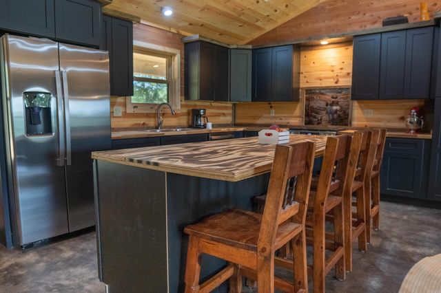 1269 Blackland Road, Oil Trough, AR 72564