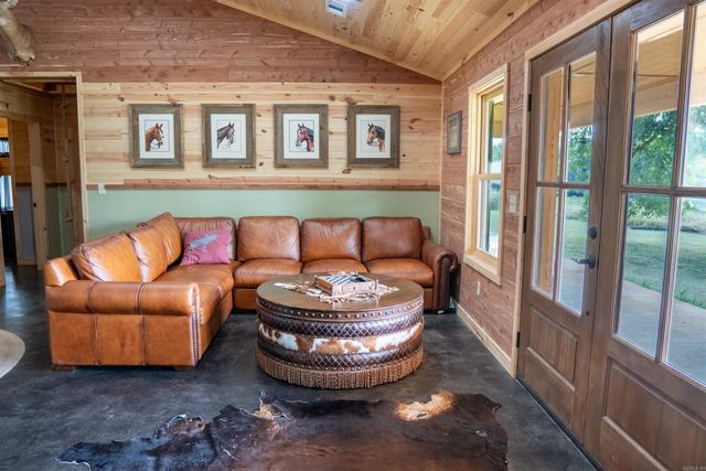 1269 Blackland Road, Oil Trough, AR 72564