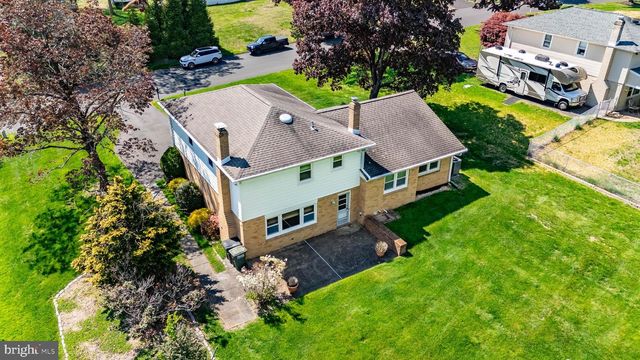 180 E RAMBLER DR, Holland, PA 18966