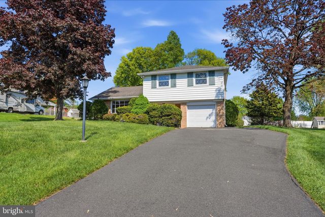 180 E RAMBLER DR, Holland, PA 18966