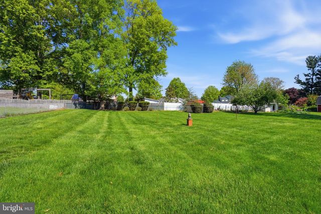 180 E RAMBLER DR, Holland, PA 18966