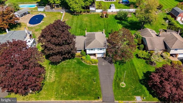 180 E RAMBLER DR, Holland, PA 18966