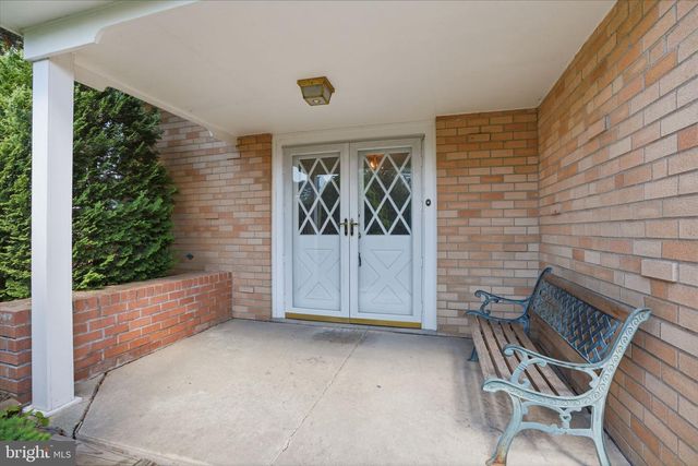 180 E RAMBLER DR, Holland, PA 18966