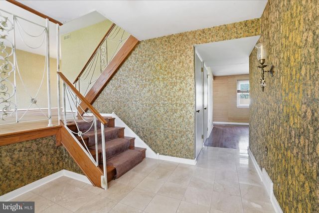 180 E RAMBLER DR, Holland, PA 18966