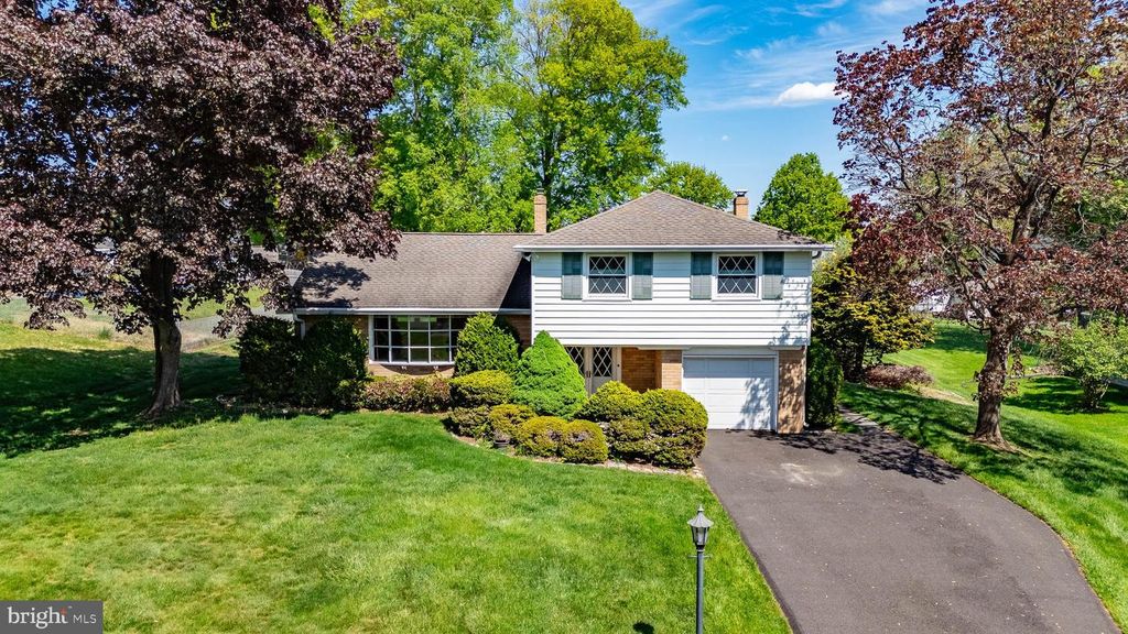 180 E RAMBLER DR, Holland, PA 18966
