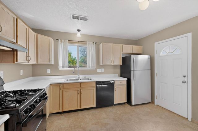 3158 Chama Meadows Drive NE, Rio Rancho, NM 87144