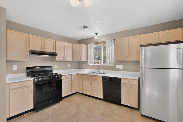 3158 Chama Meadows Drive NE, Rio Rancho, NM 87144