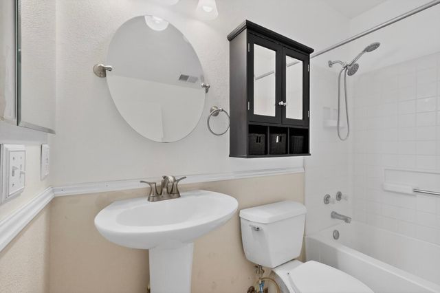 3158 Chama Meadows Drive NE, Rio Rancho, NM 87144
