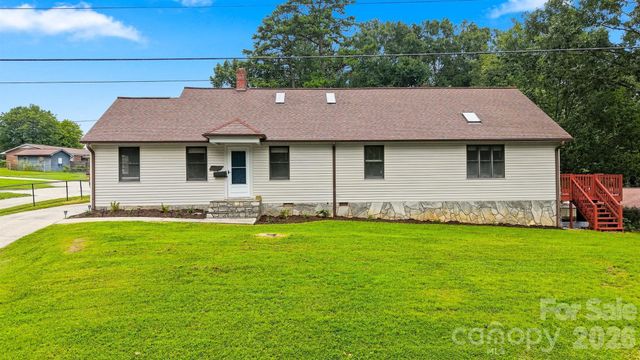 512 Garrou Avenue SE, Valdese, NC 28690