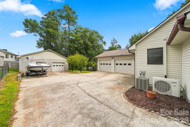 512 Garrou Avenue SE, Valdese, NC 28690