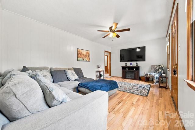 512 Garrou Avenue SE, Valdese, NC 28690