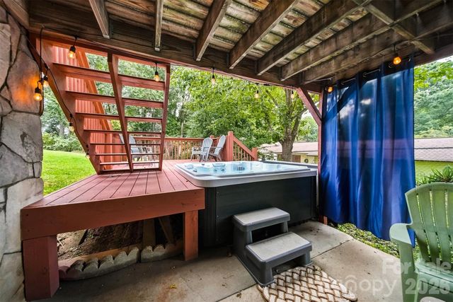 512 Garrou Avenue SE, Valdese, NC 28690