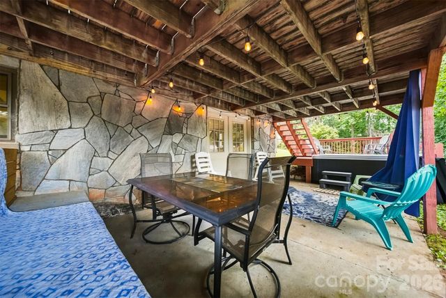 512 Garrou Avenue SE, Valdese, NC 28690