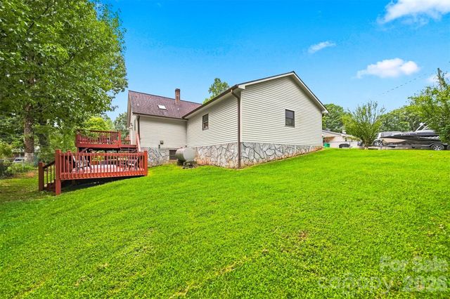 512 Garrou Avenue SE, Valdese, NC 28690