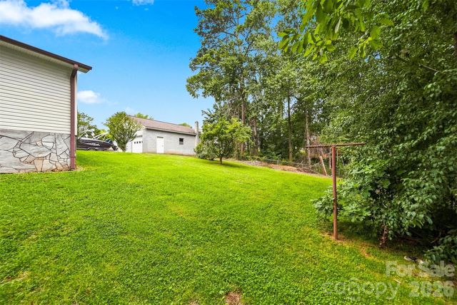 512 Garrou Avenue SE, Valdese, NC 28690