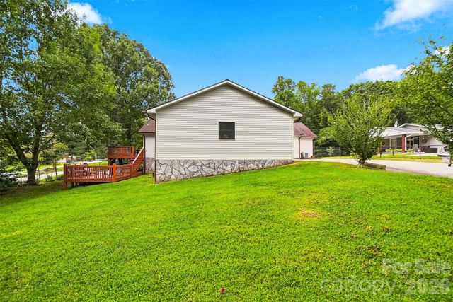 512 Garrou Avenue SE, Valdese, NC 28690