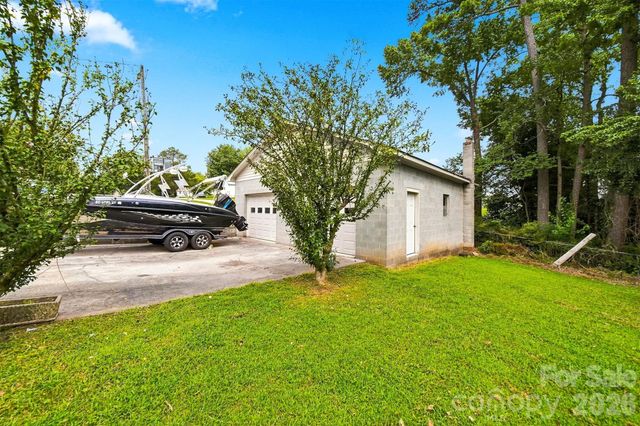 512 Garrou Avenue SE, Valdese, NC 28690