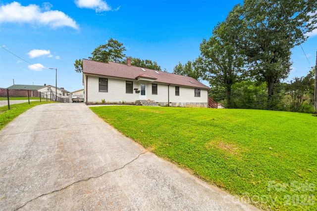 512 Garrou Avenue SE, Valdese, NC 28690