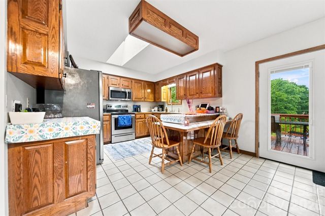 512 Garrou Avenue SE, Valdese, NC 28690