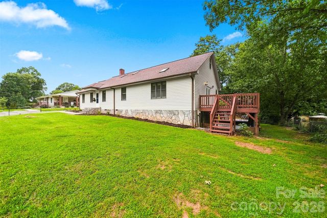 512 Garrou Avenue SE, Valdese, NC 28690