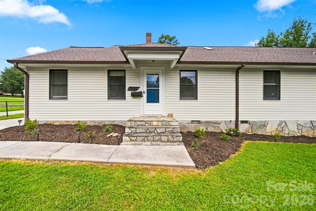 512 Garrou Avenue SE, Valdese, NC 28690