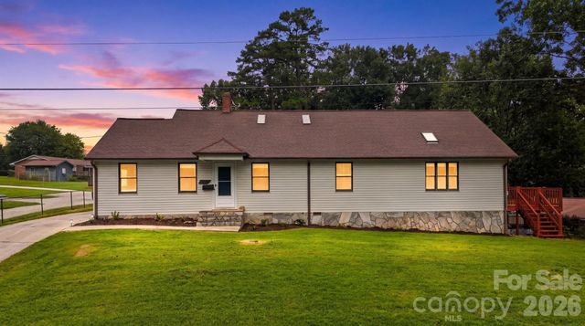 512 Garrou Avenue SE, Valdese, NC 28690