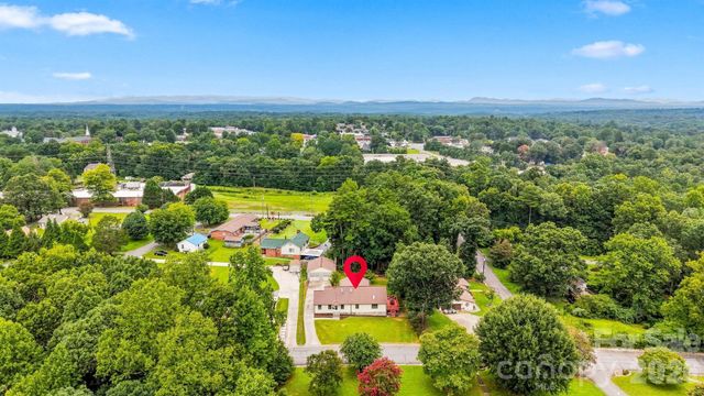 512 Garrou Avenue SE, Valdese, NC 28690