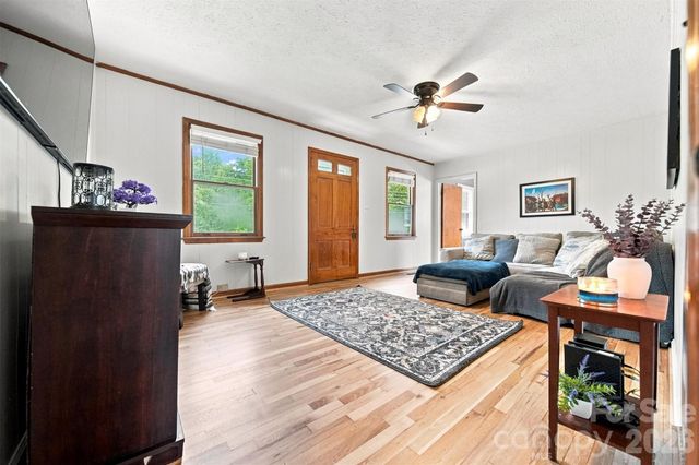 512 Garrou Avenue SE, Valdese, NC 28690