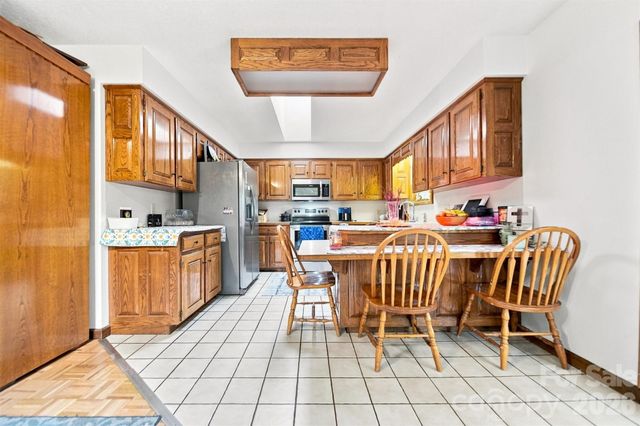 512 Garrou Avenue SE, Valdese, NC 28690