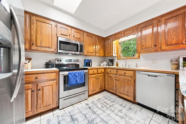 512 Garrou Avenue SE, Valdese, NC 28690
