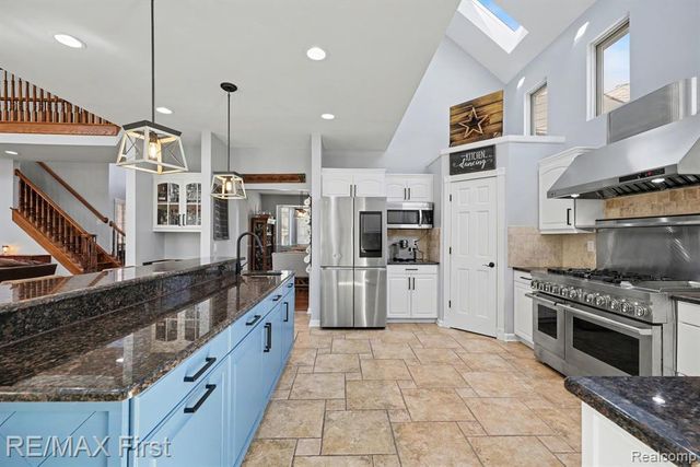 20400 Robinway Drive, Macomb, MI 48036