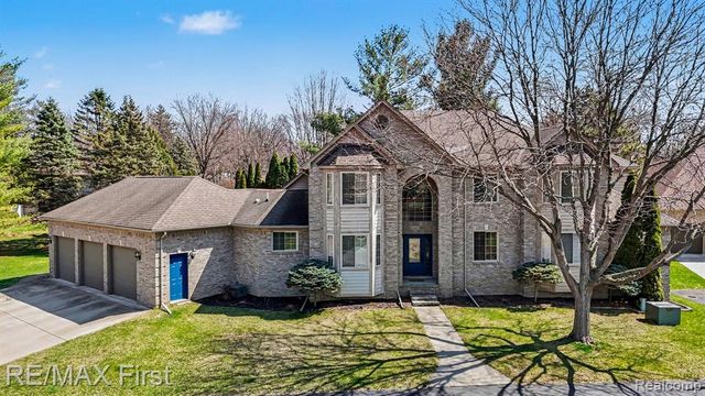 20400 Robinway Drive, Macomb, MI 48036