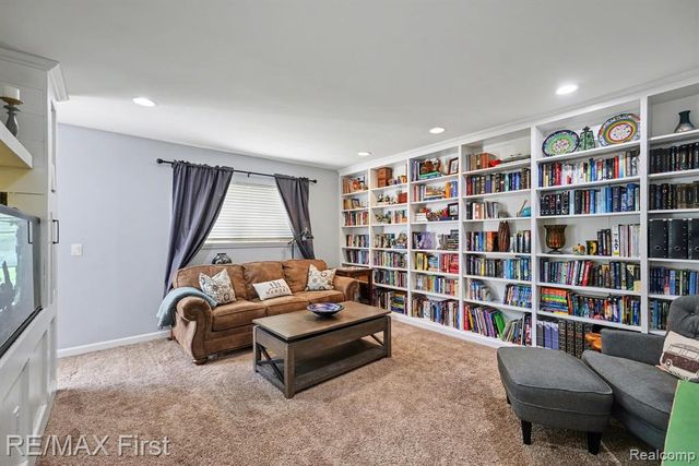 20400 Robinway Drive, Macomb, MI 48036