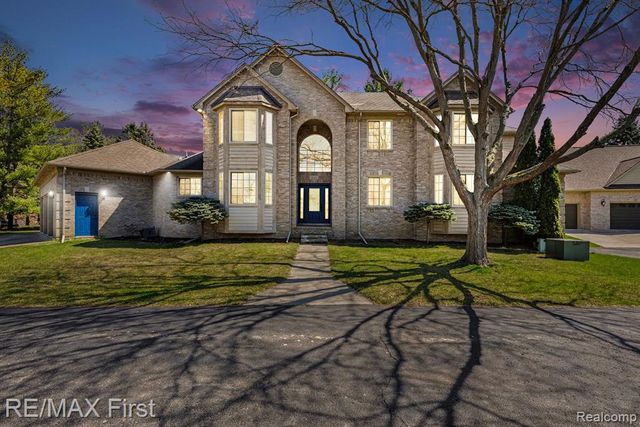 20400 Robinway Drive, Macomb, MI 48036