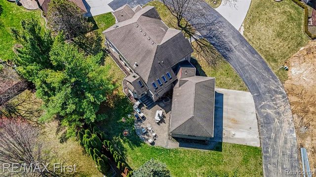20400 Robinway Drive, Macomb, MI 48036