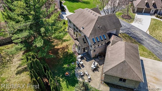 20400 Robinway Drive, Macomb, MI 48036