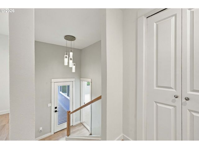 18428 STEAMBOAT Way, West Linn, OR 97068