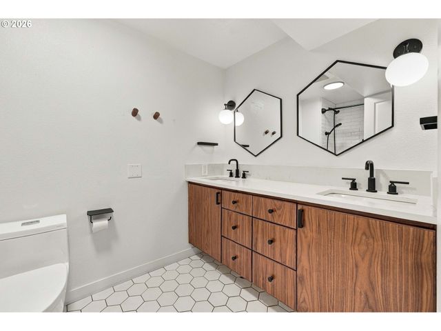 18428 STEAMBOAT Way, West Linn, OR 97068