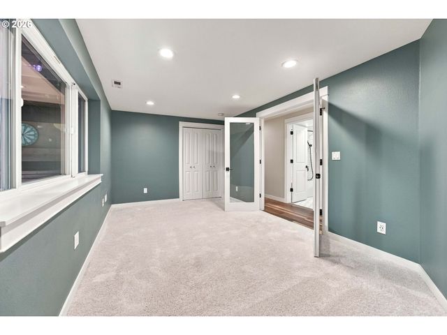 18428 STEAMBOAT Way, West Linn, OR 97068