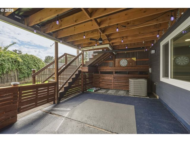 18428 STEAMBOAT Way, West Linn, OR 97068