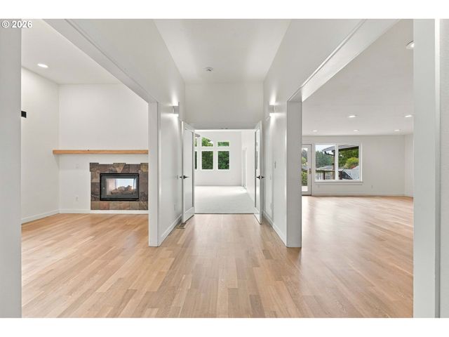 18428 STEAMBOAT Way, West Linn, OR 97068