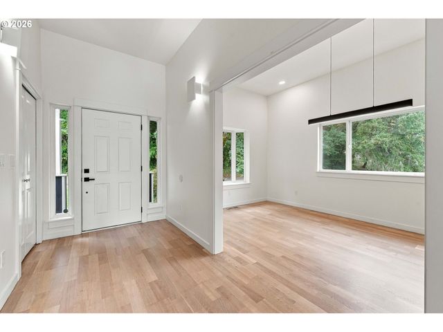 18428 STEAMBOAT Way, West Linn, OR 97068