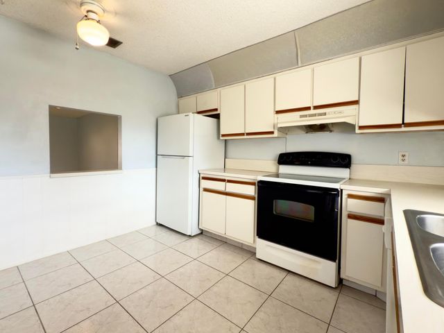 170 Amherst Lane, Lake Worth, FL 33467