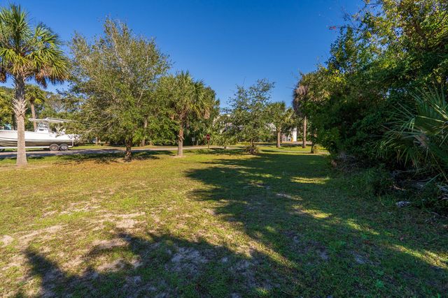 3131 Palmetto Boulevard, Edisto Island, SC 29438