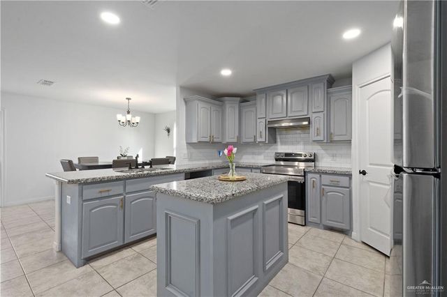 2307 26th Drive N, Hidalgo, TX 78557