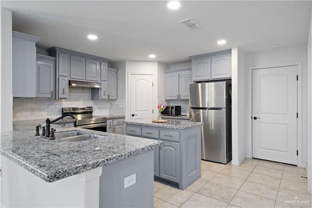 2307 26th Drive N, Hidalgo, TX 78557