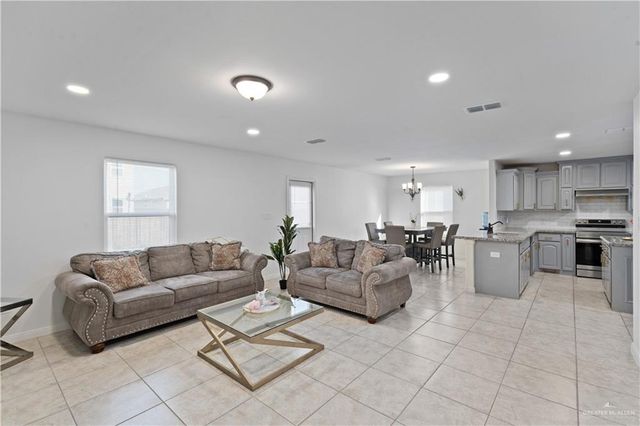 2307 26th Drive N, Hidalgo, TX 78557