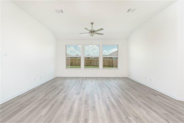 220 Tanda LN, Hutto, TX 78634