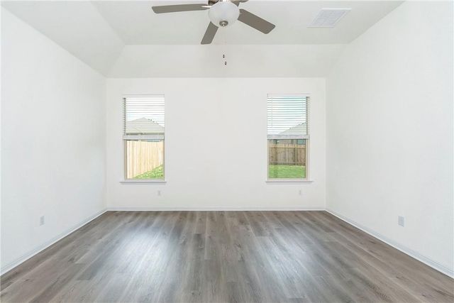 220 Tanda LN, Hutto, TX 78634